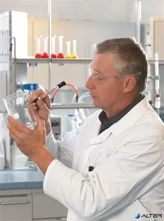 Laboratóriumi marker, 1 mm, kúpos, EDDING '8014', fekete