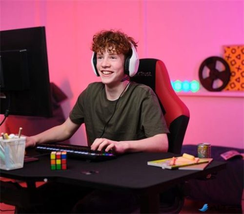 Fülhallgató, mikrofonnal, gaming, TRUST 'GXT415 Zirox', fehér