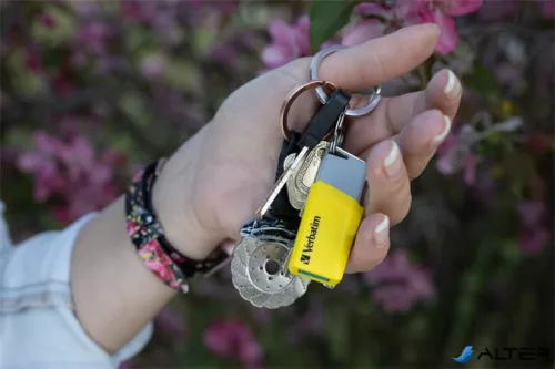 Pendrive, 3 x 16GB, USB 3.2, 80/25MB/sec, VERBATIM "Store n Click", piros, kék, sárga