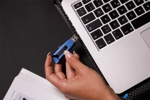 Pendrive, 32GB, USB 3.0, 175/80 MB/sec, VERBATIM "V3 MAX", kék-fekete